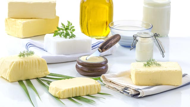 Complete Guide to Fats & Oils on a Low-Carb Ketogenic Diet
